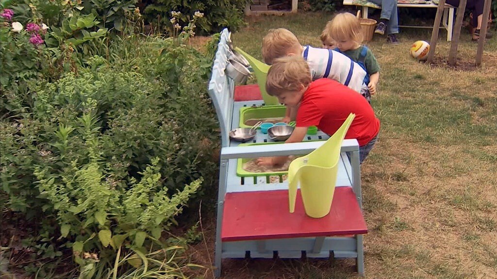 Diy So Bauen Sie Eine Matschkuche Fur Kinder Mdr De