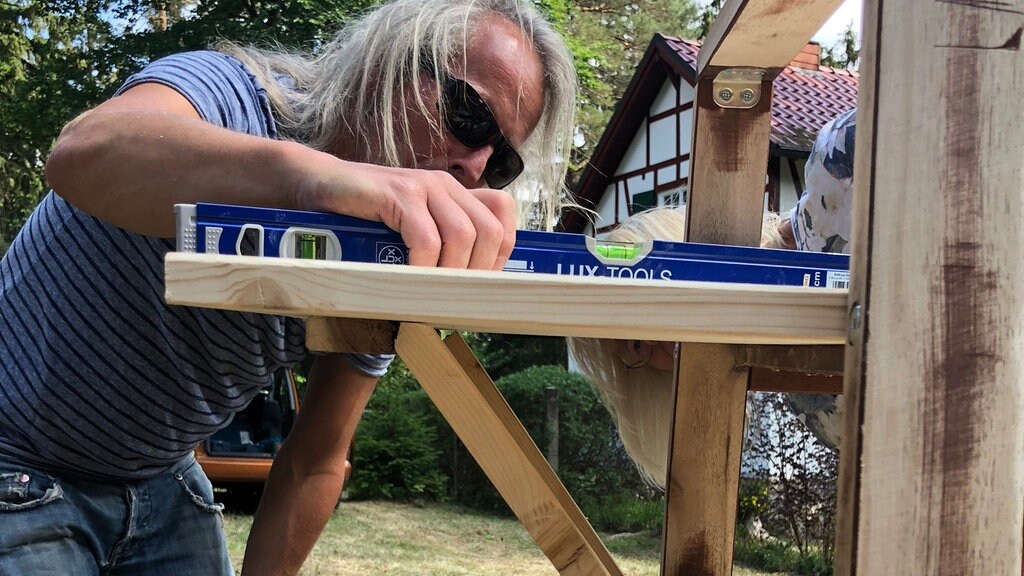 Eine Matschkuche Fur Kinder Im Garten Bauen Mdr De