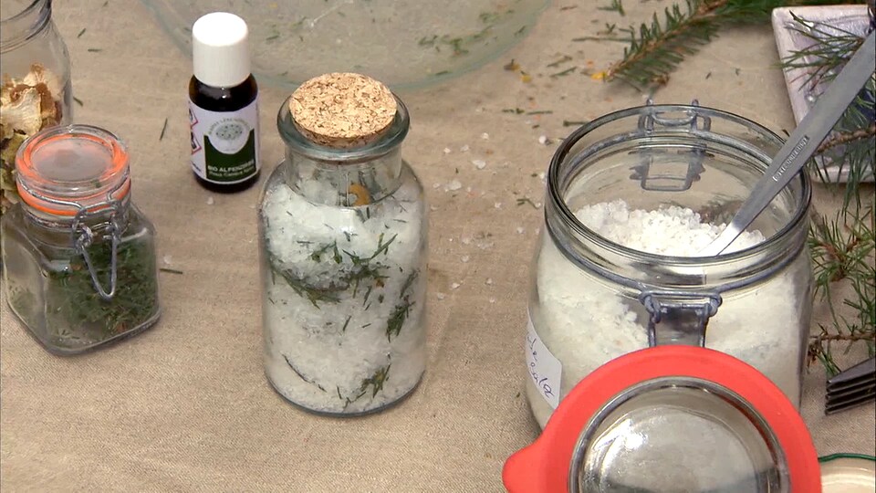 DIYRezepte für Badesalz, Lufterfrischer und Oxymel mit Fichte und