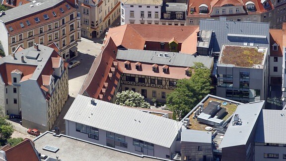 Luftaufnahme des Händelhaus-Karree in Halle Saale (Sachsen Anhalt): Alte und moderne Häuser, die ein architektonisches Karree bilden.