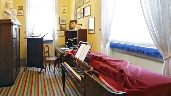 Hammerklavier um 1830 im Arbeitszimmer von Felix Mendelssohn Bartholdy im Mendelssohnhaus an der Leipziger Notenspur in Leipzig