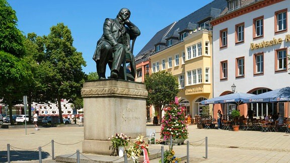 Das Robert Schumann Denkmal auf dem Hauptmarkt, Zwickau.