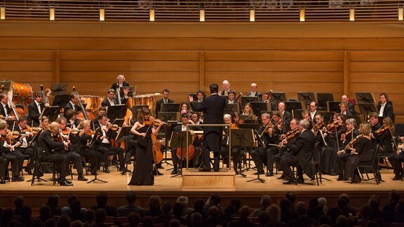 Die Saechsische Staatskapelle Dresden gibt unter der Leitung von Star- Dirigent Christian Thielemann und Solo-Geigerin Lisa Batiashvili ein umjubeltes Konzert im Music Center in Strathmore bei Washington.