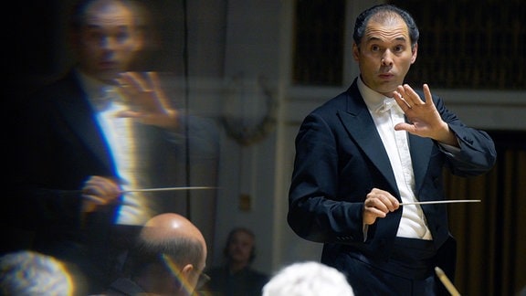Der russische Chefdirigent des französischen Orchestre National du Capitole de Toulouse Tugan Sokhiev tritt während des Abschlusskonzerts des 74. Internationalen Musikfestivals Prager Frühling in Prag, Tschechische Republik, am 4. Juni 2019 auf. 