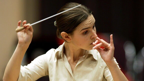 Die Dirigentin Oksana Lyniv berichtet aus dem Kriegsgebiet.