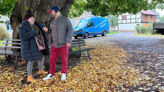 Lars mit Marion Frielingsdorf, Inhaberin des Kreativladens, Gemeinderatsvertretung Vogelsdorf, Mitglied im Heimatverein