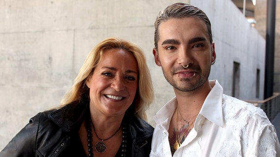 Bill Kaulitz von der Band Tokio Hotel mit Moderatorin Billy Wulff.