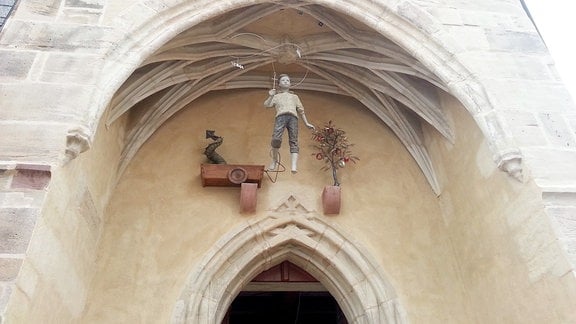 Portal der St. Georg Kirche