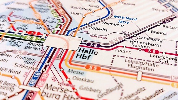 Eine Netzgrafik mit S-Bahn-Linien und Buslinien im Knoten Halle