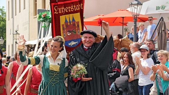 Stadtfest in Wittenberg - Darstellung von Luthers Hochzeit beim traditionellen festumzug