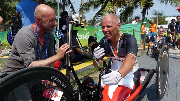 Paralympics 2016 in Rio de Janeiro: Andrea Eskau mit ihrem Handbike nach dem Gewinn der Silbermedaille im Zeitfahren