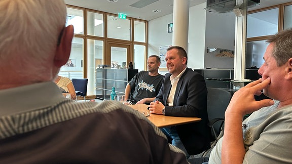 Hörfunkchef Jens Christof im Gespräch mit Besuchern