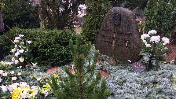 Gedenkveranstaltung und Kranzniederlegung am Grab des Volksmusik-Komponisten Herbert Roth zu dessen 90. Geburtstag in Suhl