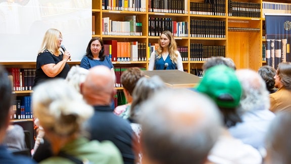 Filmpremiere mit Publikumsdialog am 20. August im Studienzentrum der Herzogin-Anna-Amalia-Bibliothek in Weimar. In ihrem Film erinnert Autorin Ute Gebhardt an die Verheerende Nacht, in der die Bibliothek brannte.