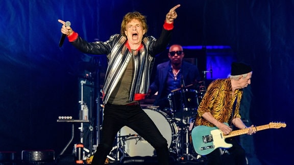 Mick Jagger, von links, Steve Jordan und Keith Richards von den Rolling Stones treten während der "No Filter"-Tour