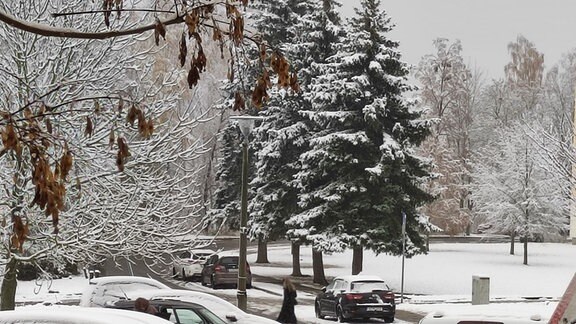 Auch in Gera tut sich noch was. Inzwischen liegt hier schon etwas mehr Schnee als heute Morgen. Vielen Dank David!