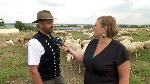 ein Mann und eine Frau im Gespräch