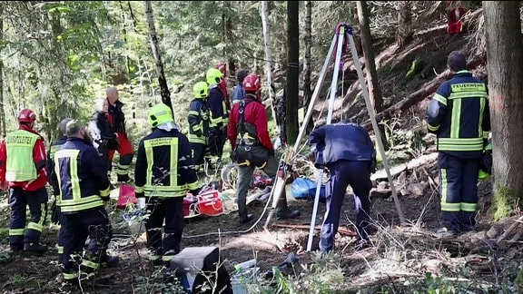 Einsatzkräfte bei der Suche