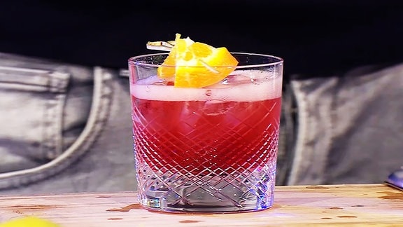 ein Cocktail in einem Glas