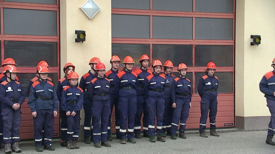 Nachwuchsförderung bei der Jugendfeuerwehr in Rochlitz | MDR.DE