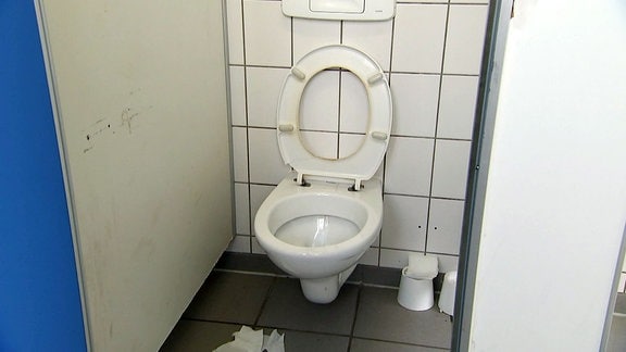 versiffte Toilette in einer Schule