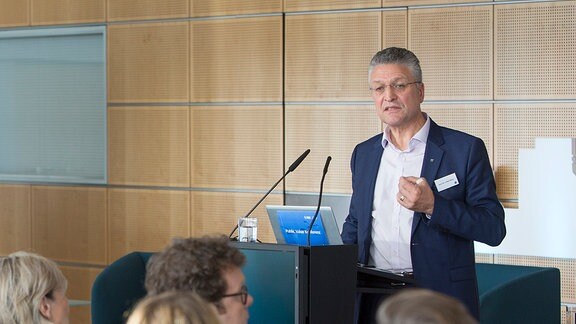RKI-Präsident Lothar Wieler sprach auf der 2. Europäischen Public-Value-Konferenz über Journalismus und Wissenschaft in der Covid-19-Pandemie.