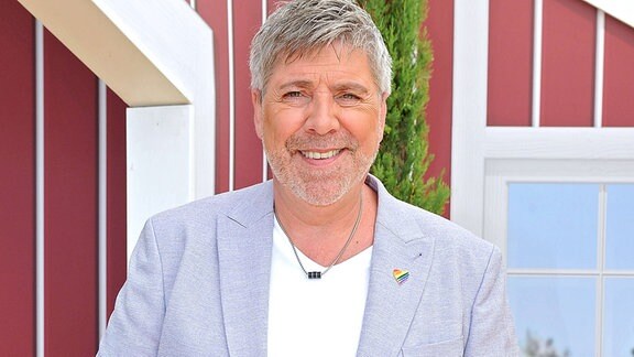 Sänger Christian Lais während der ARD - Unterhaltungsshow Immer wieder Sonntags am 23.07.2023 im Europapark Rust.