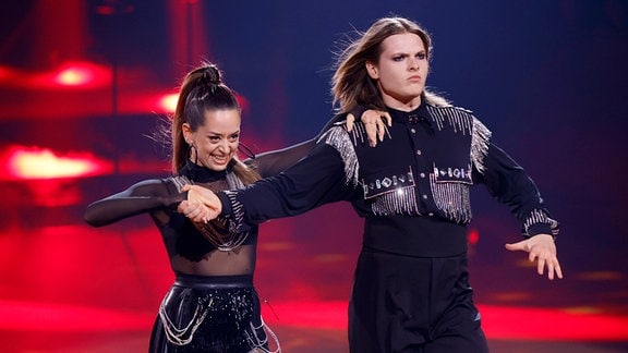 Sänger Gabriel Kelly und Tänzerin Malika Dzumaev
