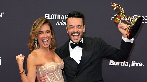 Giovanni Zarrella mit Ehefrau Jana Ina Zarrella bei der 75. Bambi-Verleihung 2023 in der Bavaria Filmstadt.