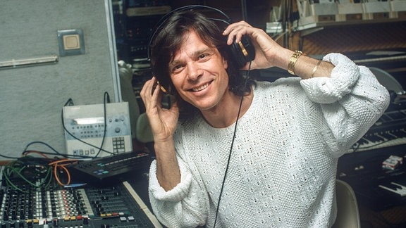 Schlagersänger Jürgen Drews im Jahr 1989 in seinem privaten Tonstudio. 