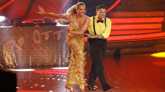 Kerstin Ott und Regina Luca in der 4. Live-Show der 12. Staffel der RTL-Tanzshow Let s Dance.