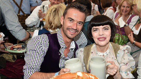 Florian Silbereisen und Mireille Mathieu Oktoberfest 2015 auf der Theresienwiese in München.