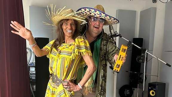 Entertainer und Millionär Andreas Ellermann und Bohlen-Ex Nadja Abd el Farrag nahmen gestern in einem Tonstudio in Bremen den Song Fiesta Mexicana gemeinsam auf und werden in auf dem Schlagermove 2023 in Hamburg live performen und die Premiere feiern.