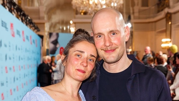 Oliver Petszokat Oli.P mit Ehefrau Pauline Schubert bei der Musical Premiere Romeo & Julia Liebe ist Alles 