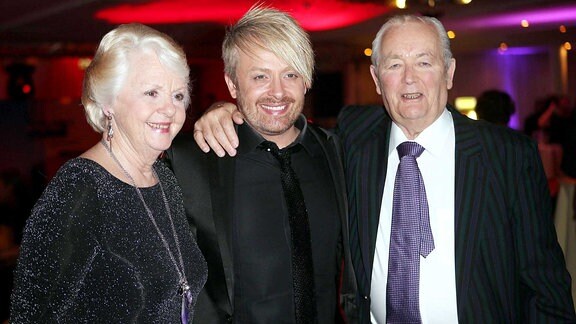 Entertainer Ross Antony mit seinem Vater Denis und Mutter Vivien.