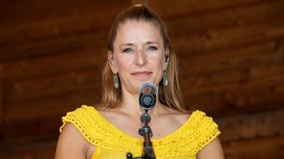 Stefanie Hertel von More Than Words live beim 25. Countryfest auf der Forest Village Ranch. Walddorf, 26.06.2022