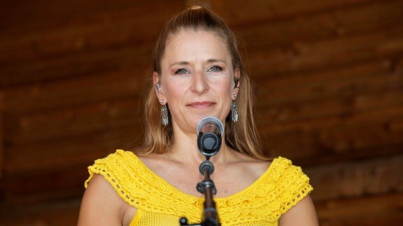 Stefanie Hertel von More Than Words live beim 25. Countryfest auf der Forest Village Ranch. Walddorf, 26.06.2022