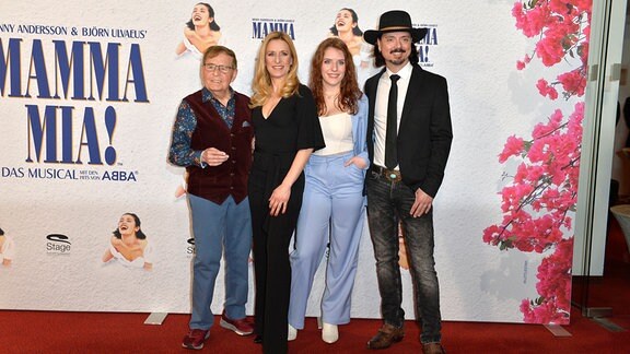 Eberhard Hertel, Stefanie Hertel, Johanna Mross und Lanny Lanner bei der Red Carpet Premiere von "Mamma Mia"