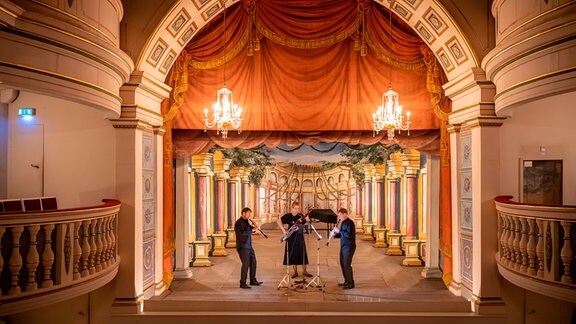 Das Acelga Trio d'Anches spielt im Ekhof-Theater bei der Preview zum Eröffnungskonzert des MDR-Musiksommers 2023 im Schloss Friedenstein in Gotha.