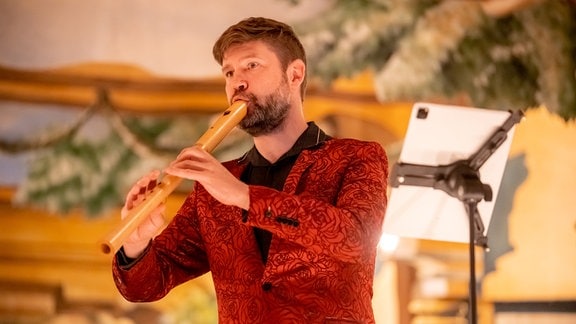 Flötist Stefan Temmingh spielt im Ekhof-Theater bei der Preview zum Eröffnungskonzert des MDR-Musiksommers 2023 im Schloss Friedenstein in Gotha.