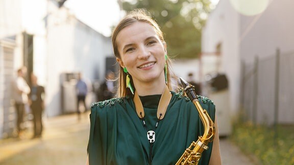 Saxophonistin Valentine Michaud beim Eröffnungskonzert des MDR-Musiksommers 2024