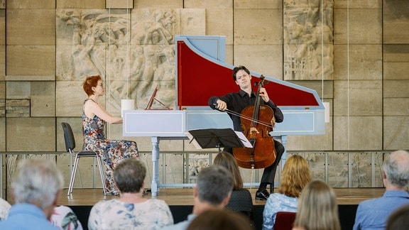 Der Cellist Daniel Müller-Schott und die Cembalistin Irina Zahharenkova beim Konzert der MDR-Musiksommer Sonderausgabe am 26. Juli 2020 im Kultur- und Kongresszentrum Gera.