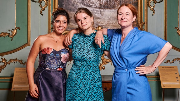 Pianistin Sophie Pacini, Nachwuchsautorin Nina Heller und MDR KULTUR-Literaturredakteurin Katrin Schumacher stehen nebeneinander