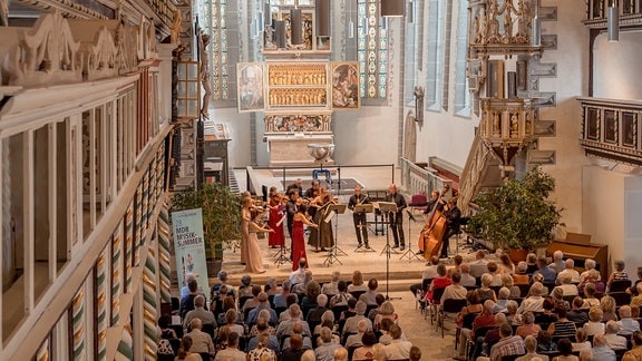 Blick in die Kulturkirche in Weißensee beim Konzert der Kammersymphonie Leipzig im MDR-Musiksommer.