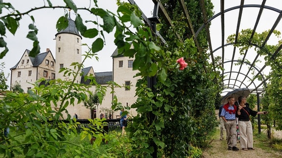 Im Schloss Kannawurf gastierte MDR-Musiksommer, hier ein Blick vom Garten hin zum Schloss.