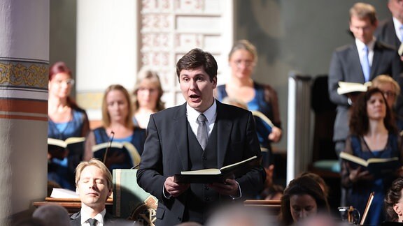 Tenor Patrick Grahl beim Konzert der MDR-Ensembles in der St. Marienkirche in Marienberg