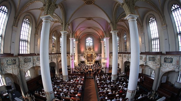 Konzert der MDR-Ensembles in der goldverzierten St. Marienkirche in Marienberg