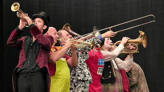 Das Blechblas-Ensemble Mnozil Brass im Naturtheater Bad Elster beim MDR-Musiksommer