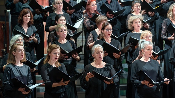 Frauen des MDR-Rundfunkchores beim MDR-Musiksommer-Abschlusskonzert in der Schlosskirche von Wittenberg