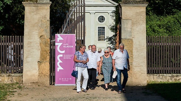 Publikum beim "Fest im Park" beim MDR-Musiksommer im Kloster Altzella in Nossen.